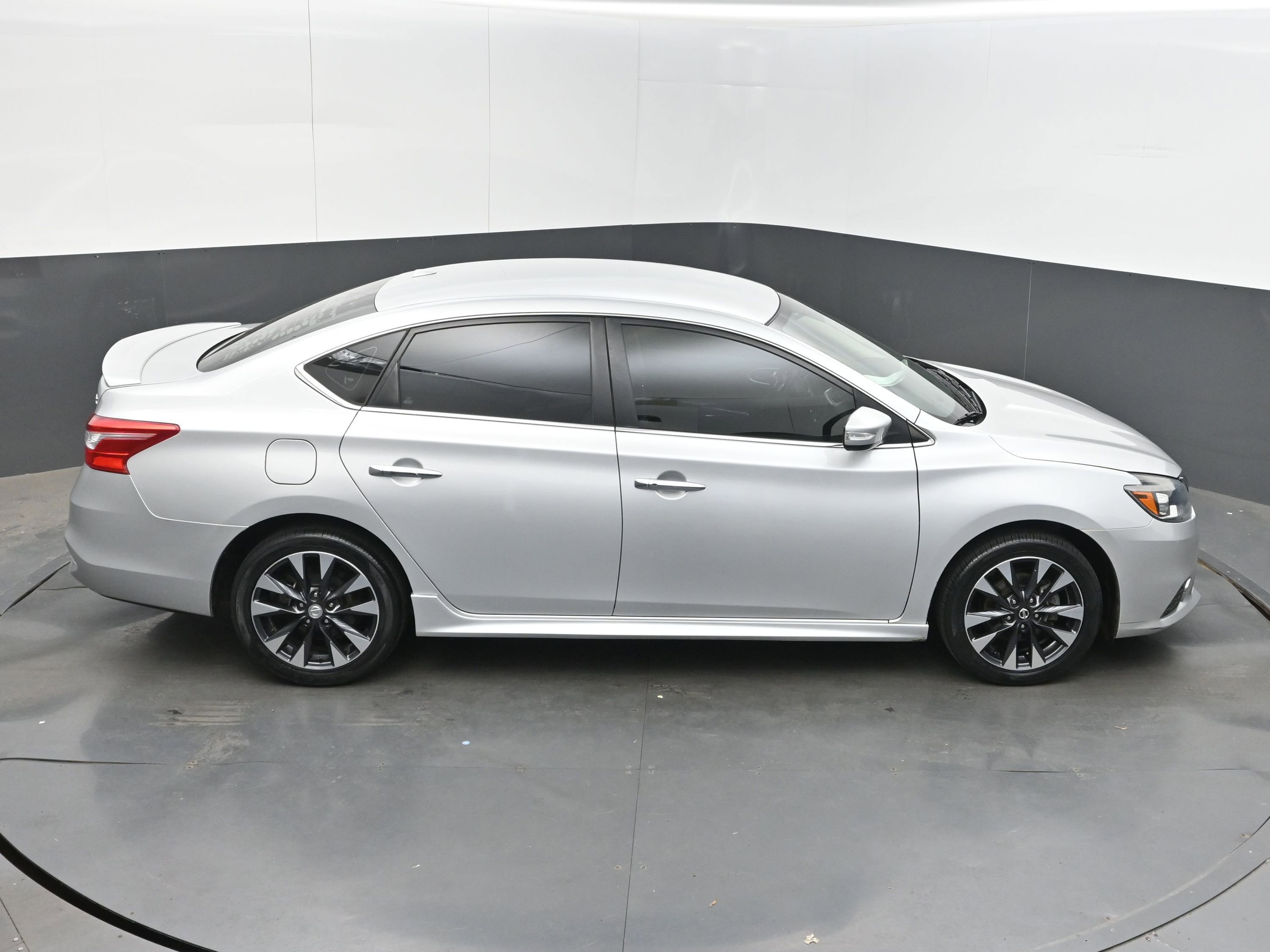Used 2018 Nissan Sentra SR w/ Technology Package image 38