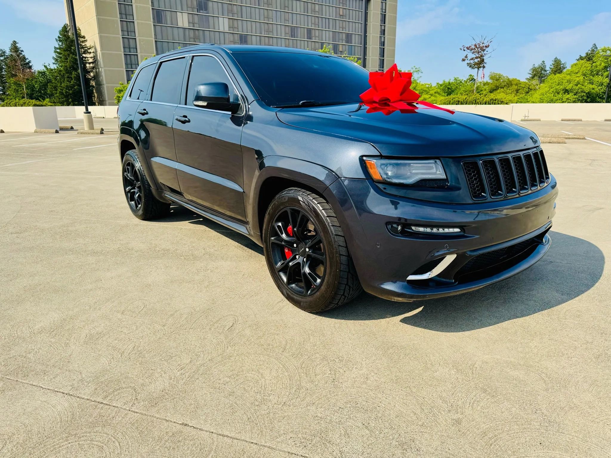 Used 2014 Jeep Grand Cherokee SRT image 2