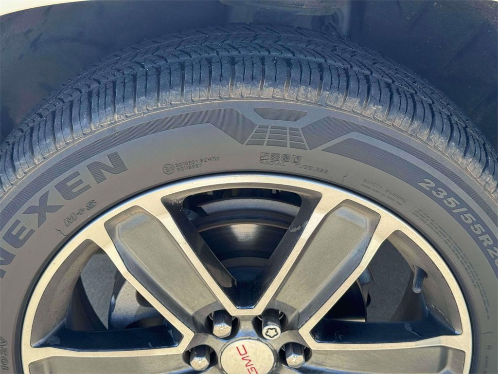 Used 2019 GMC Acadia Denali image 6