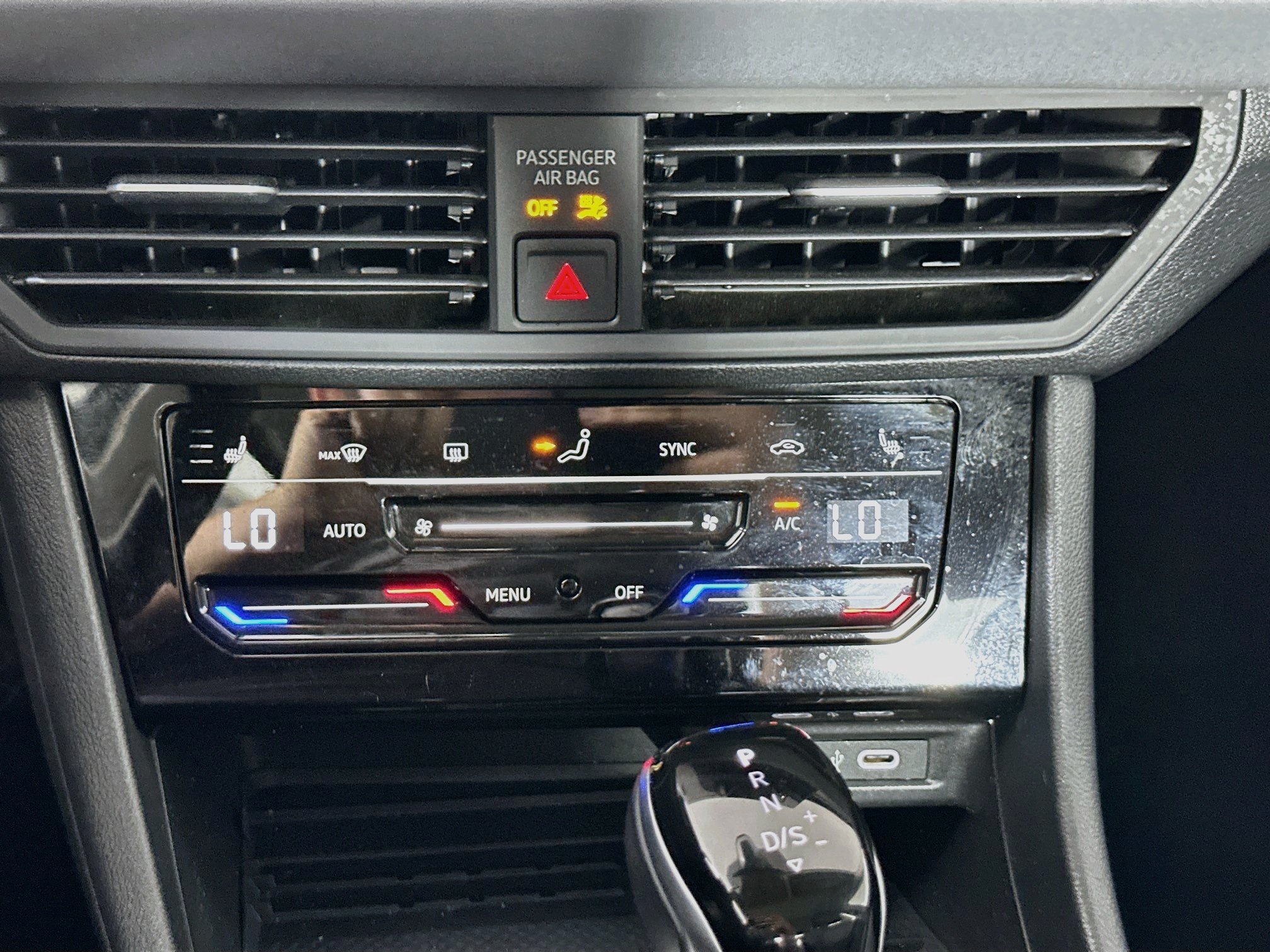 Used 2025 Volkswagen Jetta SE FWD image 23