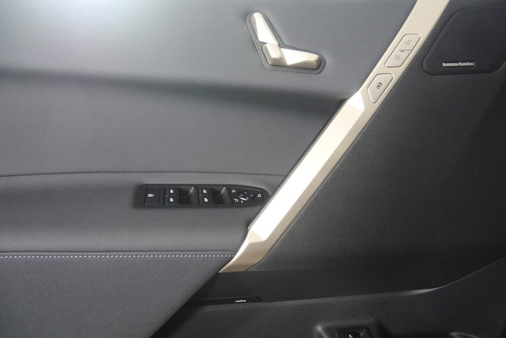 New 2026 BMW iX xDrive60 AWD/4WD image 8