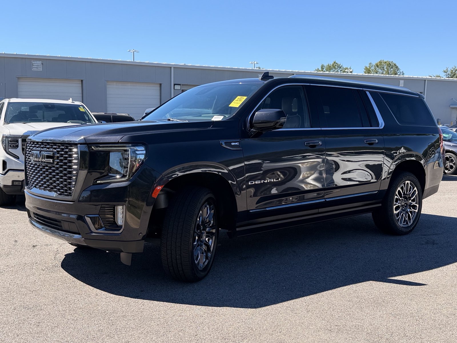 Used 2023 GMC Yukon XL Denali Ultimate AWD/4WD image 7
