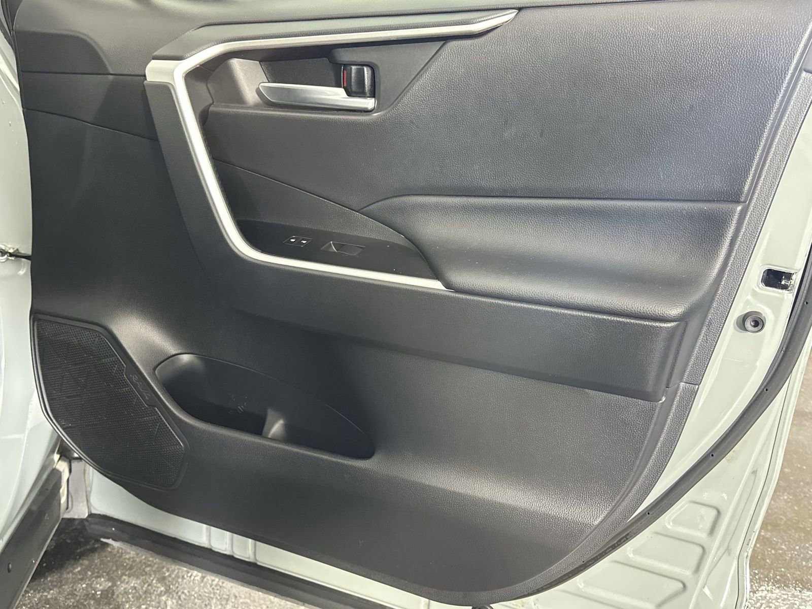 Used 2020 Toyota RAV4 XLE image 42