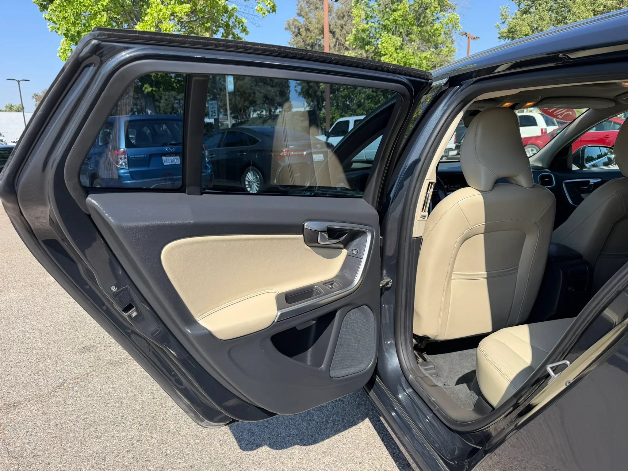 Used 2016 Volvo V60 T5 Premier w/ Convenience Package FWD image 18