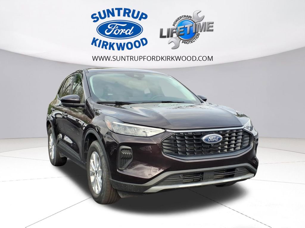 Used 2023 Ford Escape Active w/ Tech Pack #2 image 2
