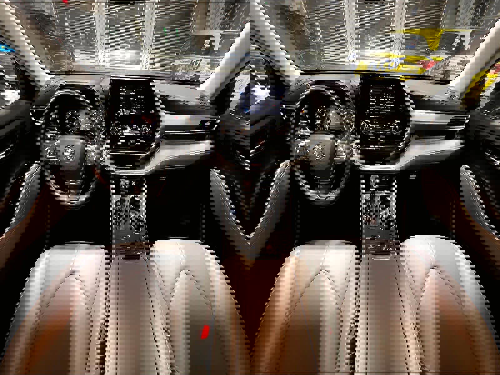 Used 2023 Toyota Highlander XLE image 22