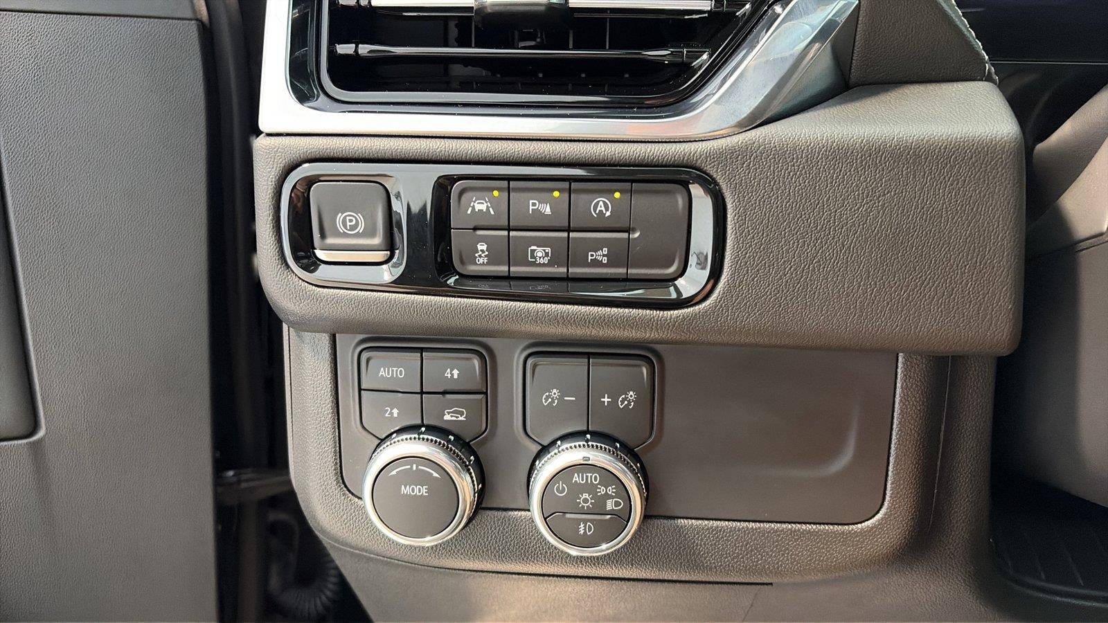 Used 2026 GMC Yukon Denali w/ Sun & Power Step Package AWD/4WD image 28