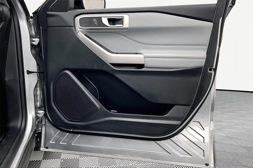 Used 2022 Ford Explorer XLT w/ Equipment Group 202A image 24