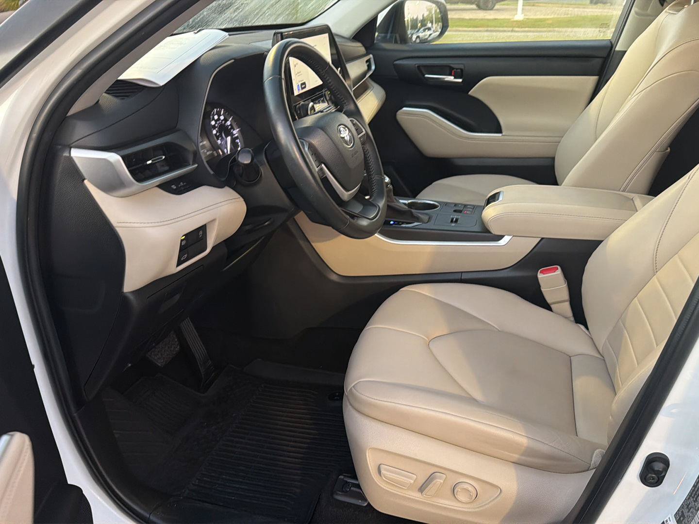 Used 2023 Toyota Highlander XLE FWD image 10
