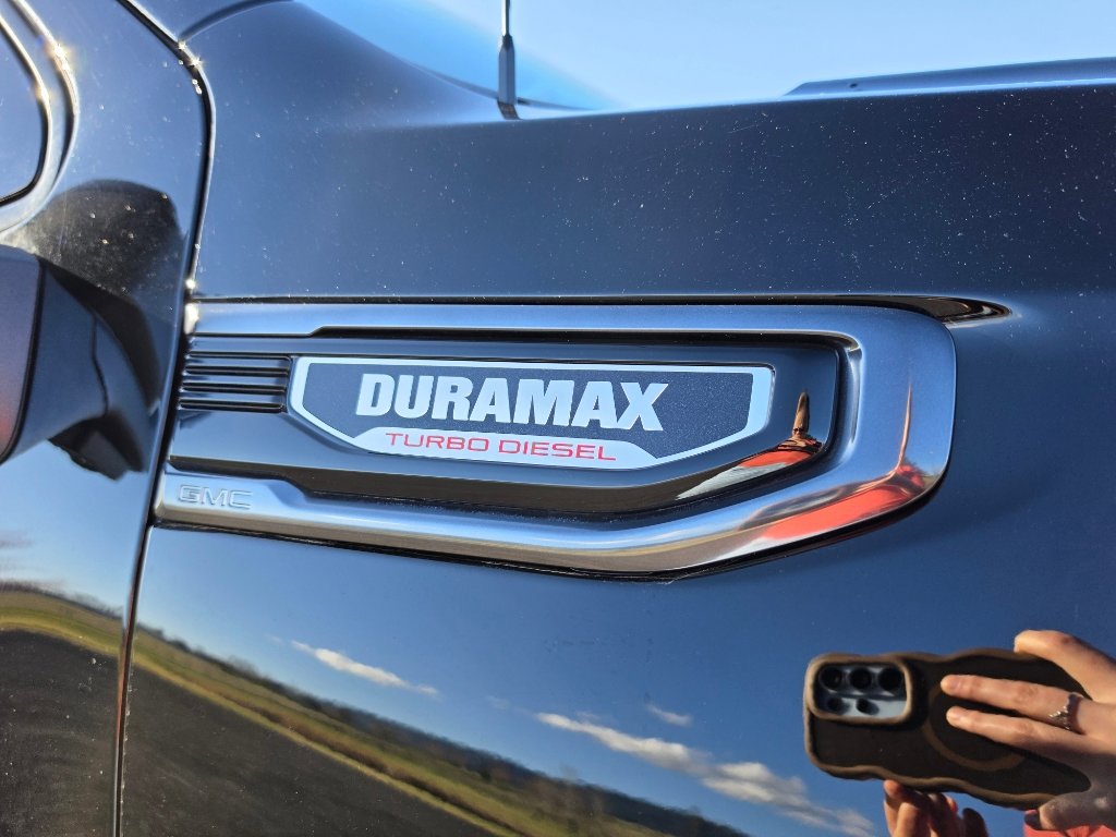 Used 2024 GMC Sierra 1500 AT4 w/ Technology Package image 4