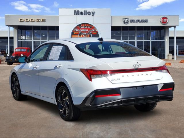Used 2025 Hyundai Elantra SEL image 4