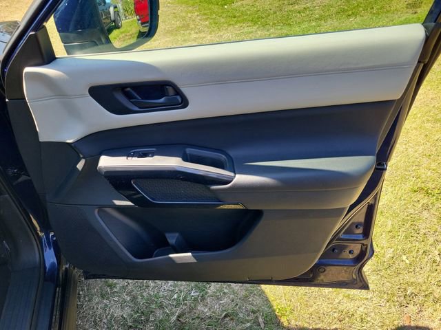 Used 2025 Nissan Pathfinder SV FWD image 35