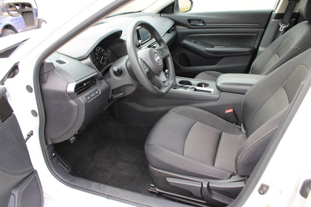 Used 2024 Nissan Altima 2.5 S FWD image 13