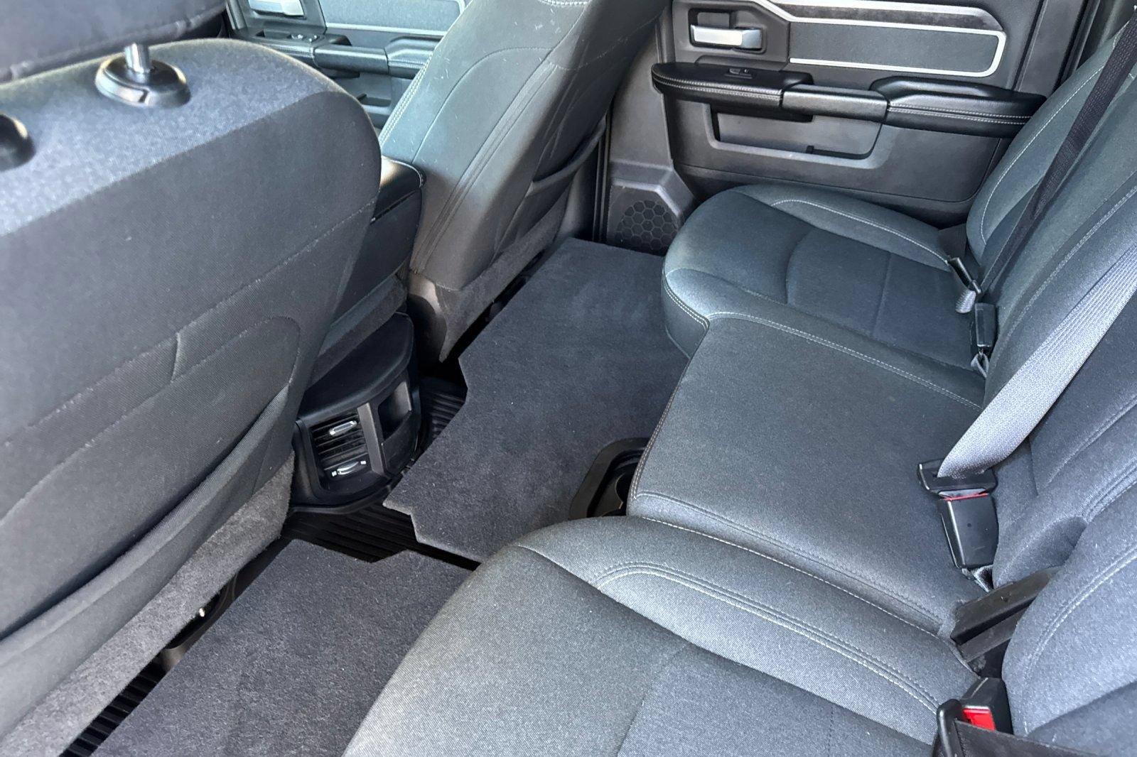 Used 2021 RAM 2500 Big Horn w/ Night Edition AWD/4WD image 13