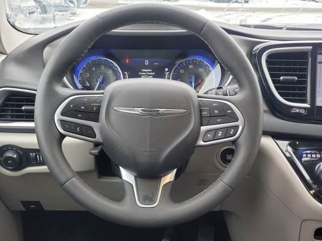 Used 2024 Chrysler Pacifica Touring-L FWD image 28