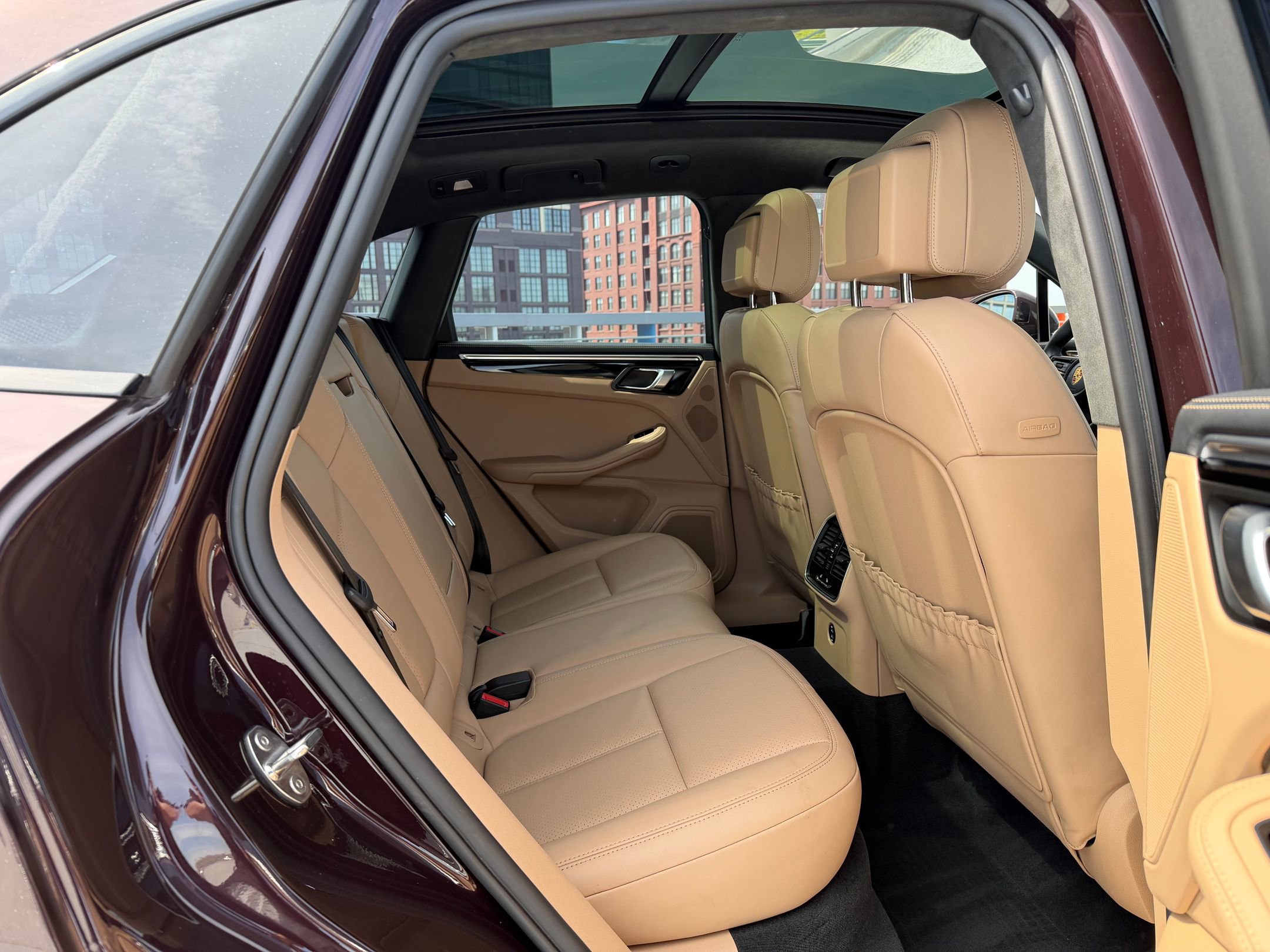 Certified 2023 Porsche Macan S AWD/4WD image 18