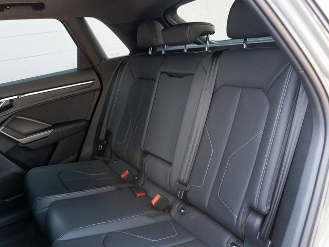 New 2025 Audi Q3 2.0T Premium image 9