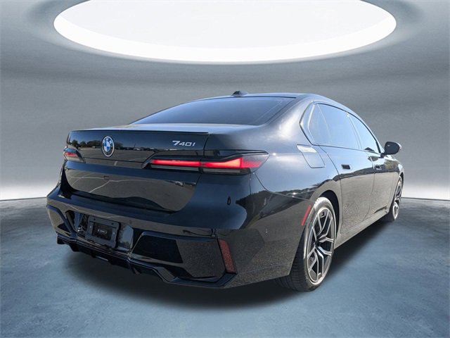 Used 2025 BMW 740i image 4