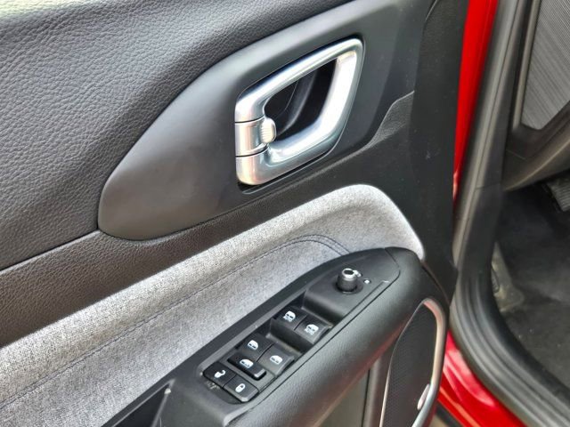 Used 2025 Jeep Compass Latitude w/ Sun & Sound Group image 14