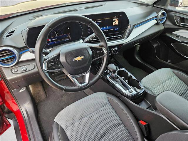 Used 2025 Chevrolet Trax LT w/ LT Convenience Package FWD image 13