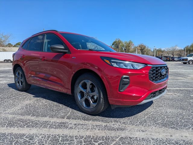 Used 2024 Ford Escape ST-Line w/ Cold Weather Package FWD image 2