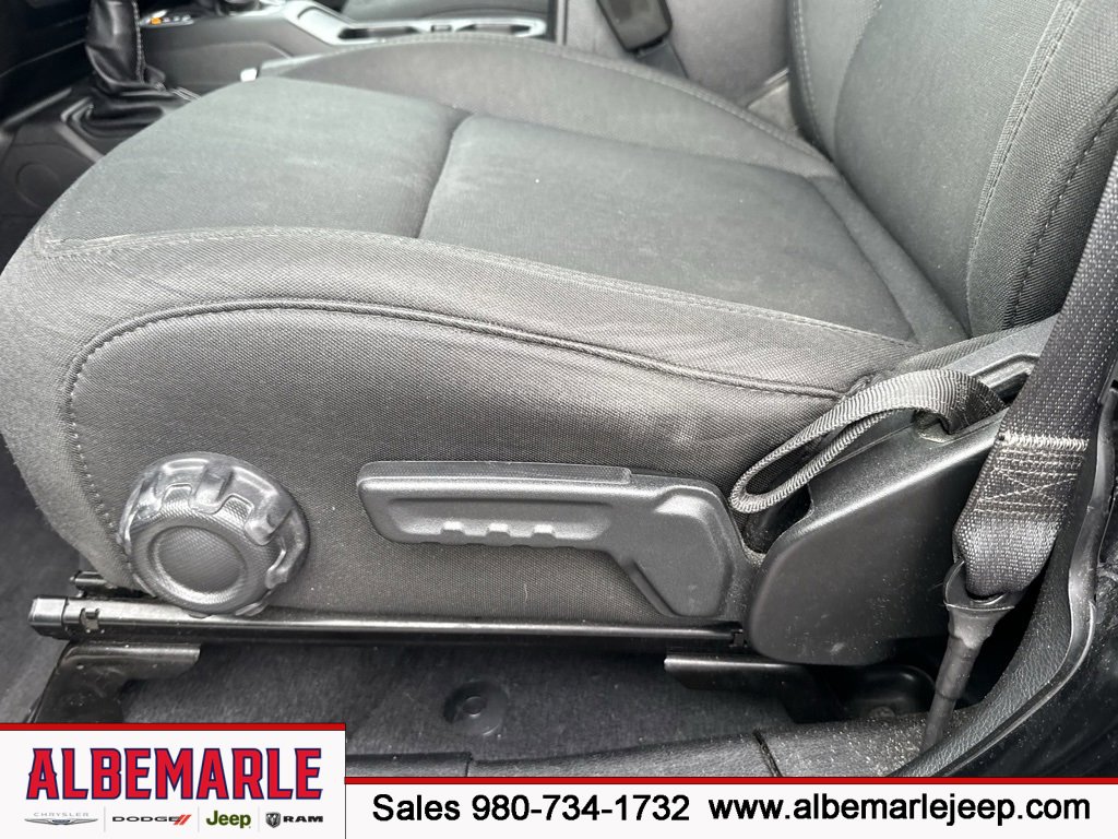 Used 2019 Jeep Wrangler Unlimited Sahara w/ Cold Weather Group image 16