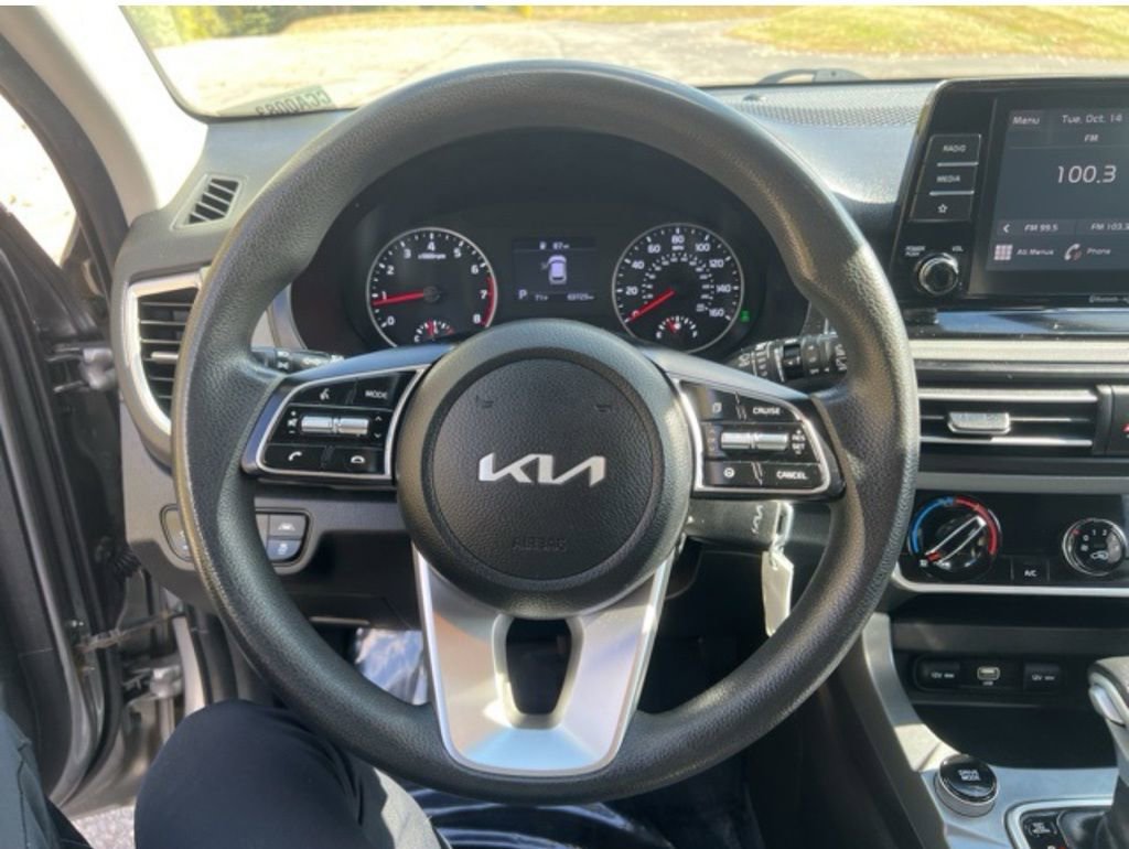 Used 2023 Kia Seltos LX image 14