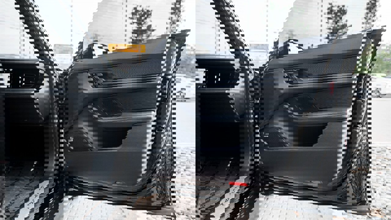 Used 2021 Porsche Taycan 4S image 29