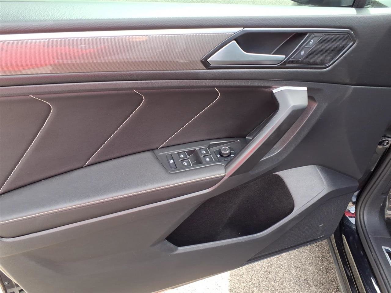 Used 2023 Volkswagen Tiguan SE R-Line image 6