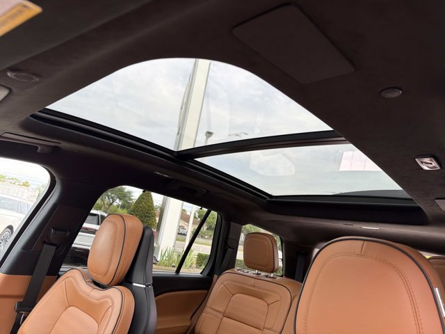 Certified 2025 Lincoln Aviator Black Label AWD/4WD image 35