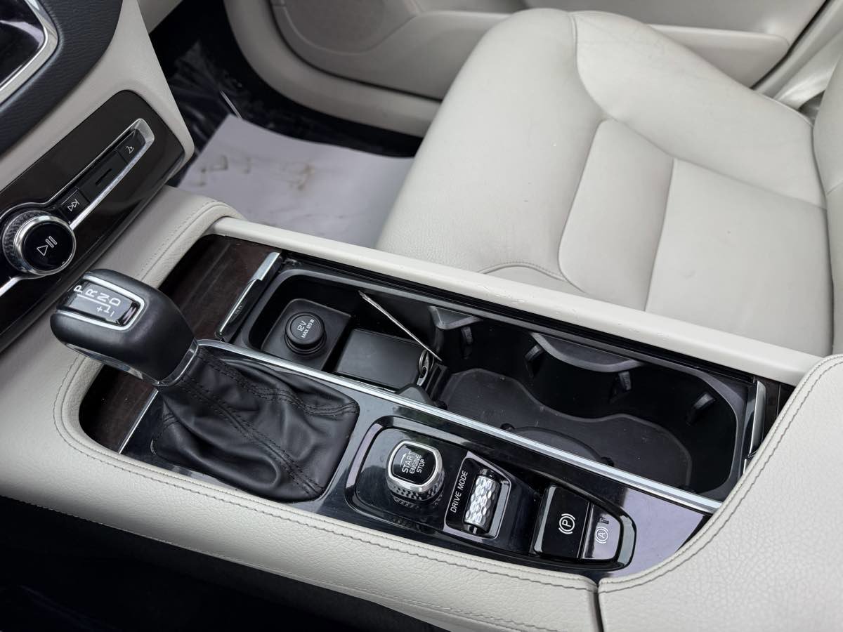 Used 2019 Volvo XC90 T5 Momentum w/ Protection Package Premier image 25