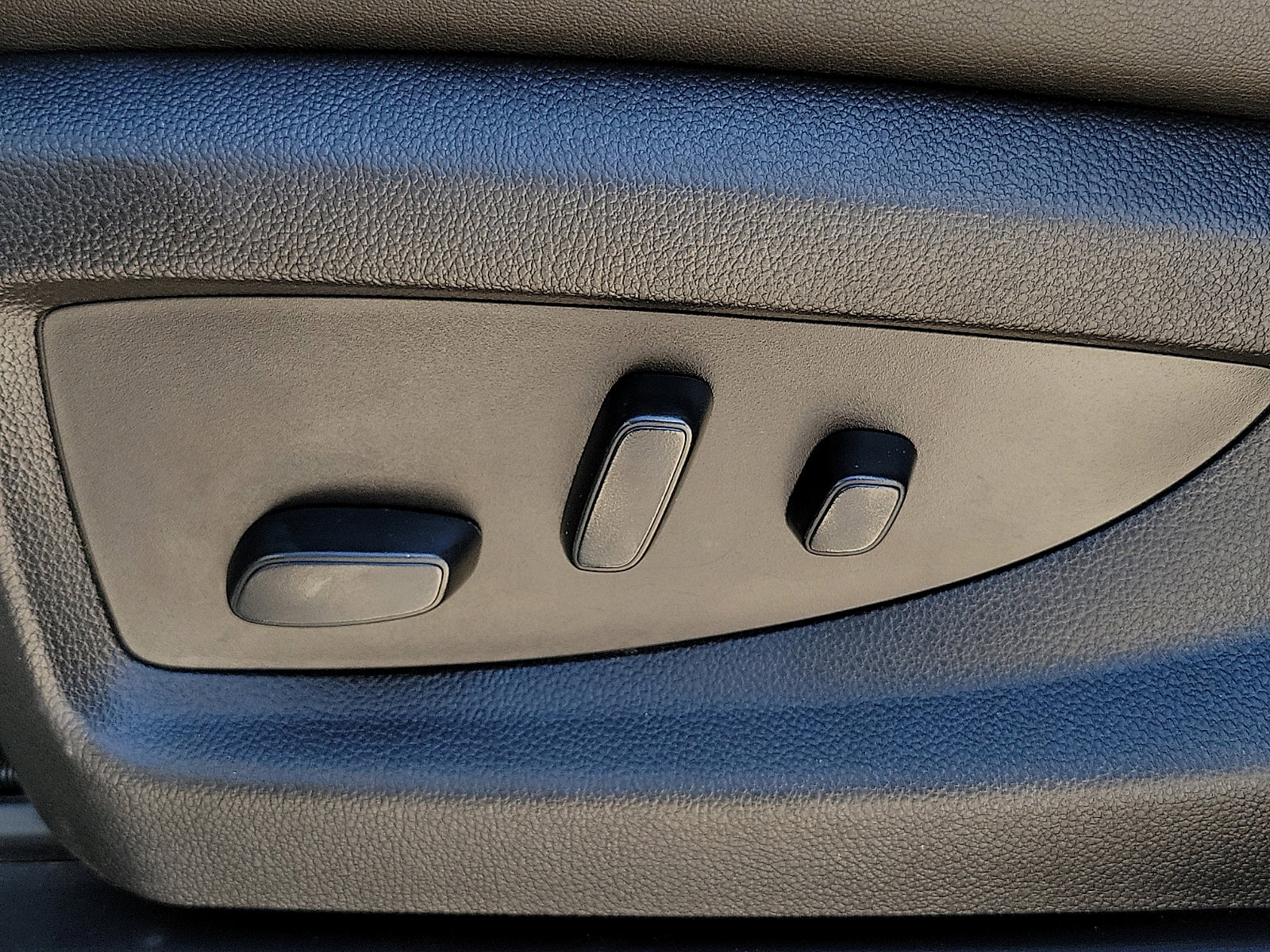 Used 2019 GMC Yukon Denali w/ Denali Ultimate Package image 13