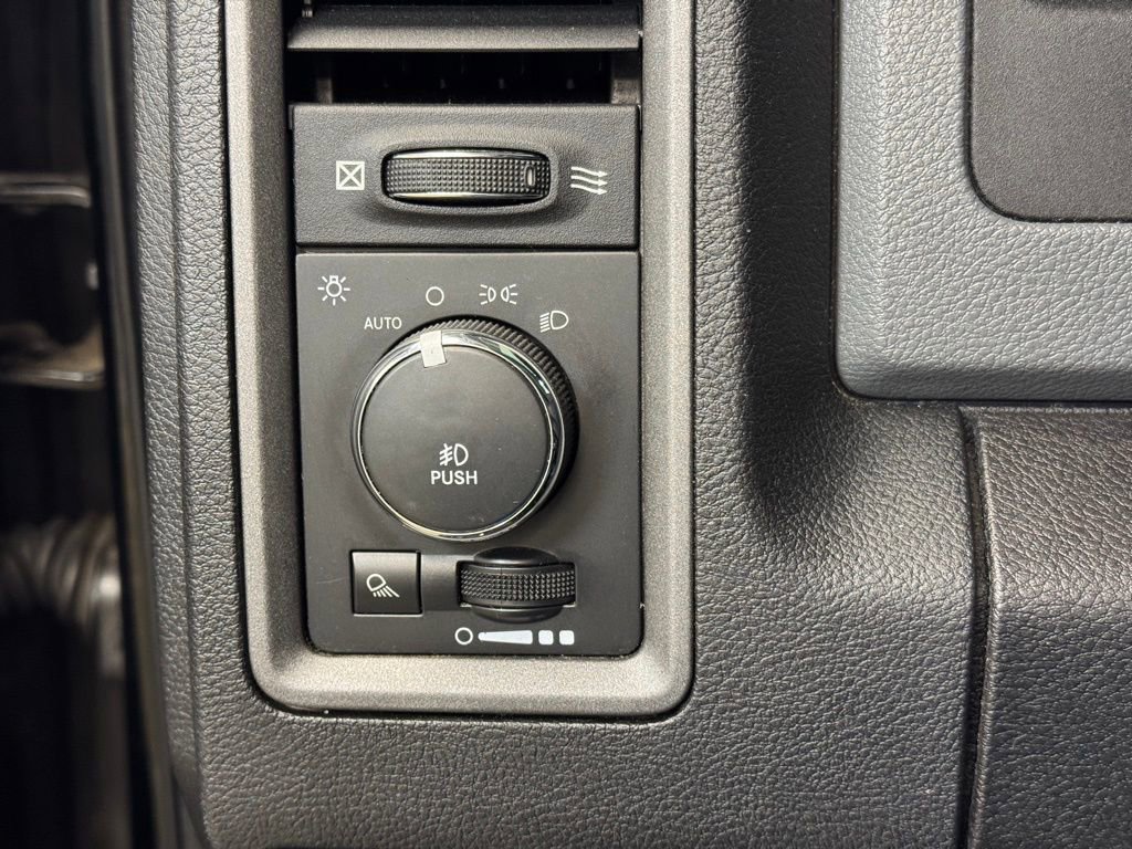 Used 2014 RAM 1500 Express image 26