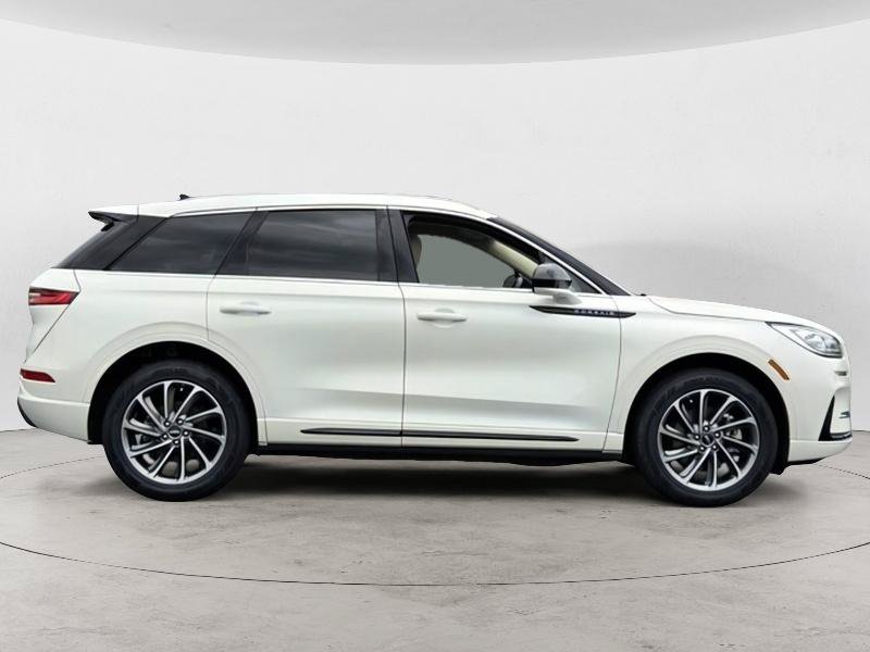 Used 2024 Lincoln Corsair Grand Touring AWD/4WD image 2