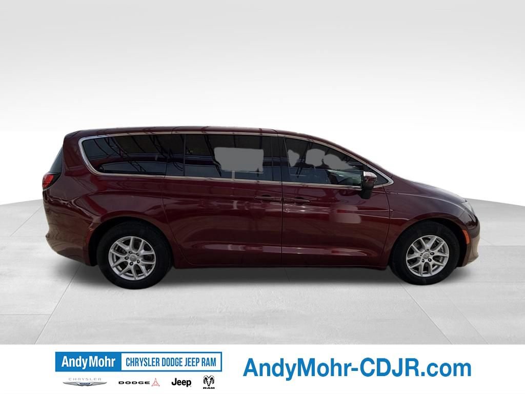 Used 2017 Chrysler Pacifica Touring FWD image 8