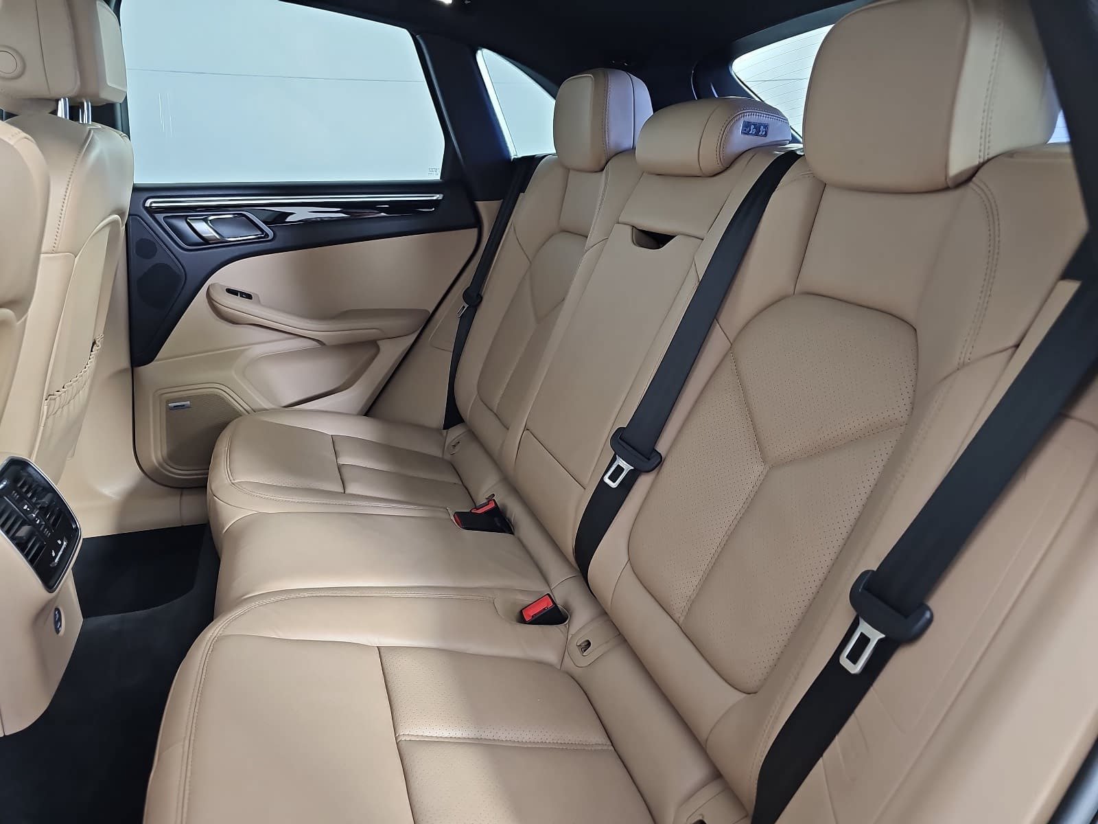 Used 2020 Porsche Macan AWD/4WD image 14