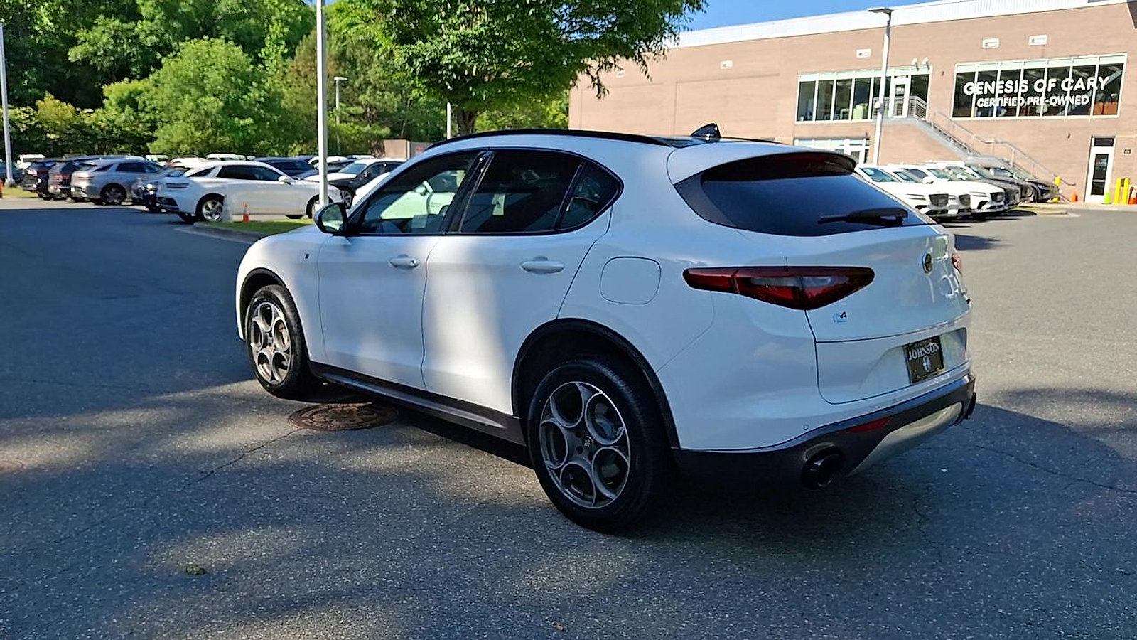 Used 2023 Alfa Romeo Stelvio Ti AWD/4WD image 6