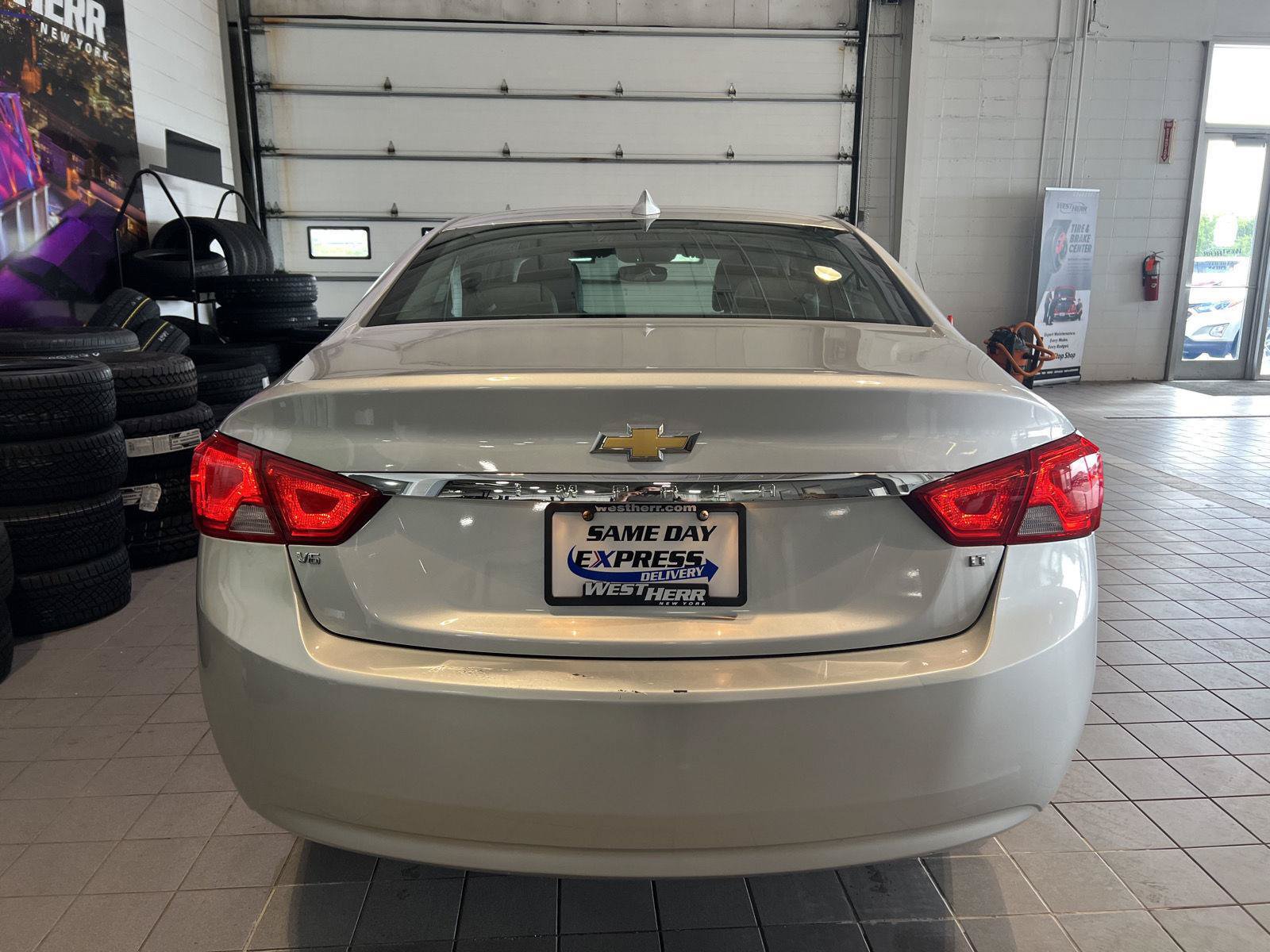 Used 2018 Chevrolet Impala LT w/ LT Convenience Package FWD image 8