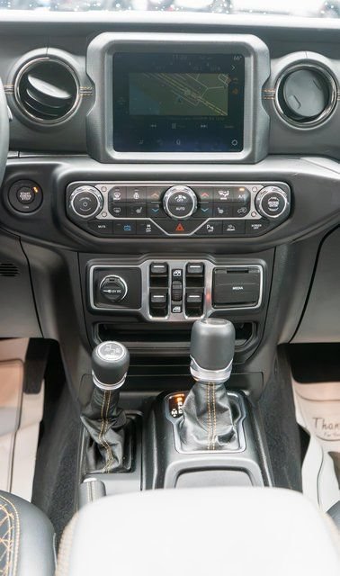 Used 2023 Jeep Wrangler Unlimited Sahara AWD/4WD image 15