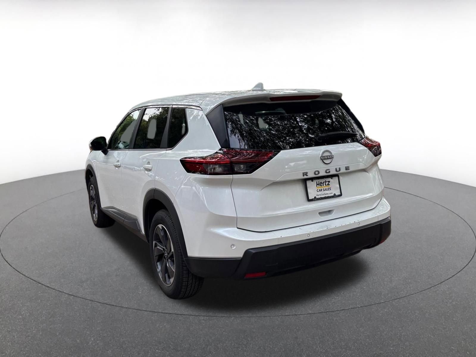 Used 2025 Nissan Rogue SV FWD image 5