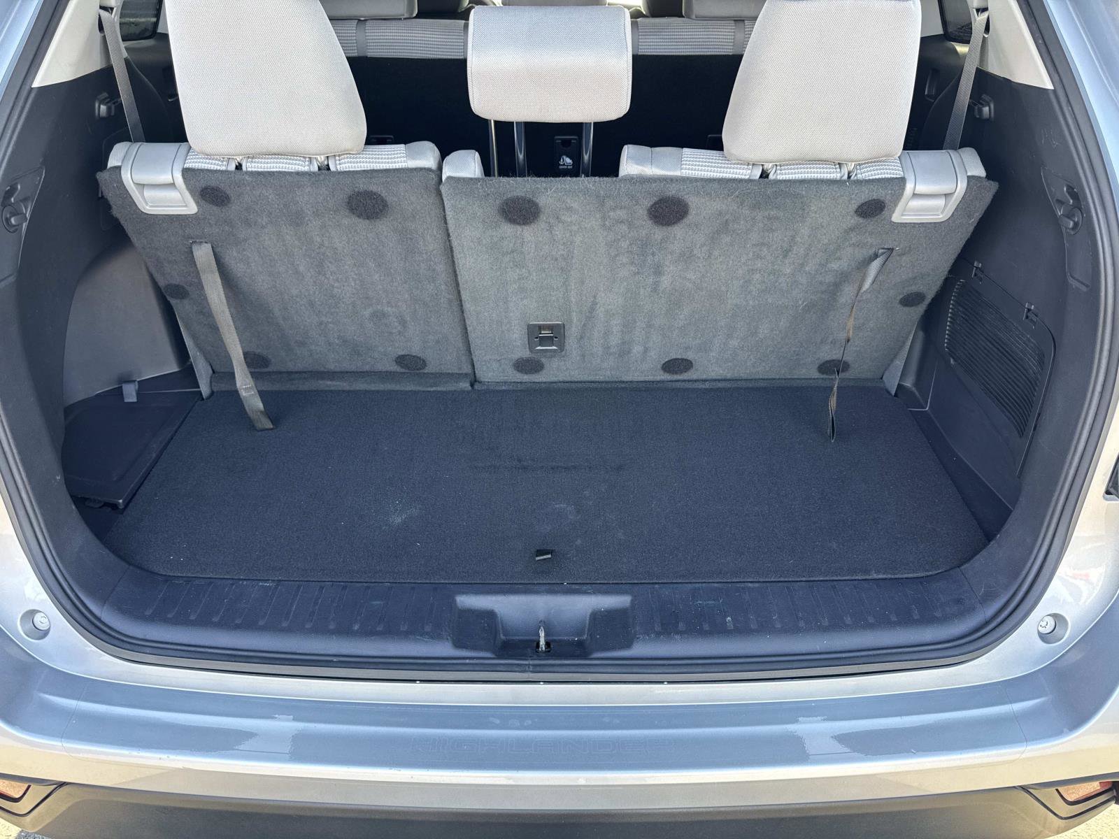 Used 2021 Toyota Highlander L image 25