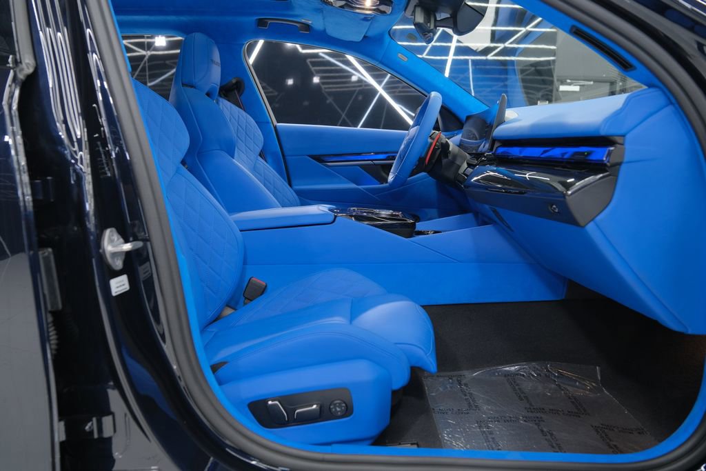 Used 2025 BMW M5 image 40