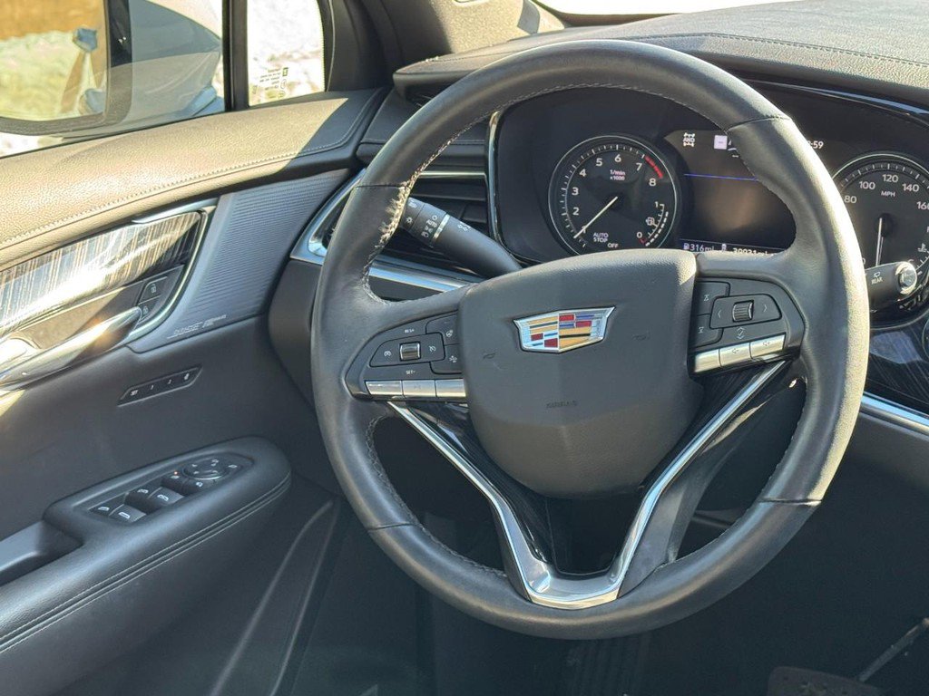 Used 2023 Cadillac XT6 Premium Luxury w/ Technology Package image 12