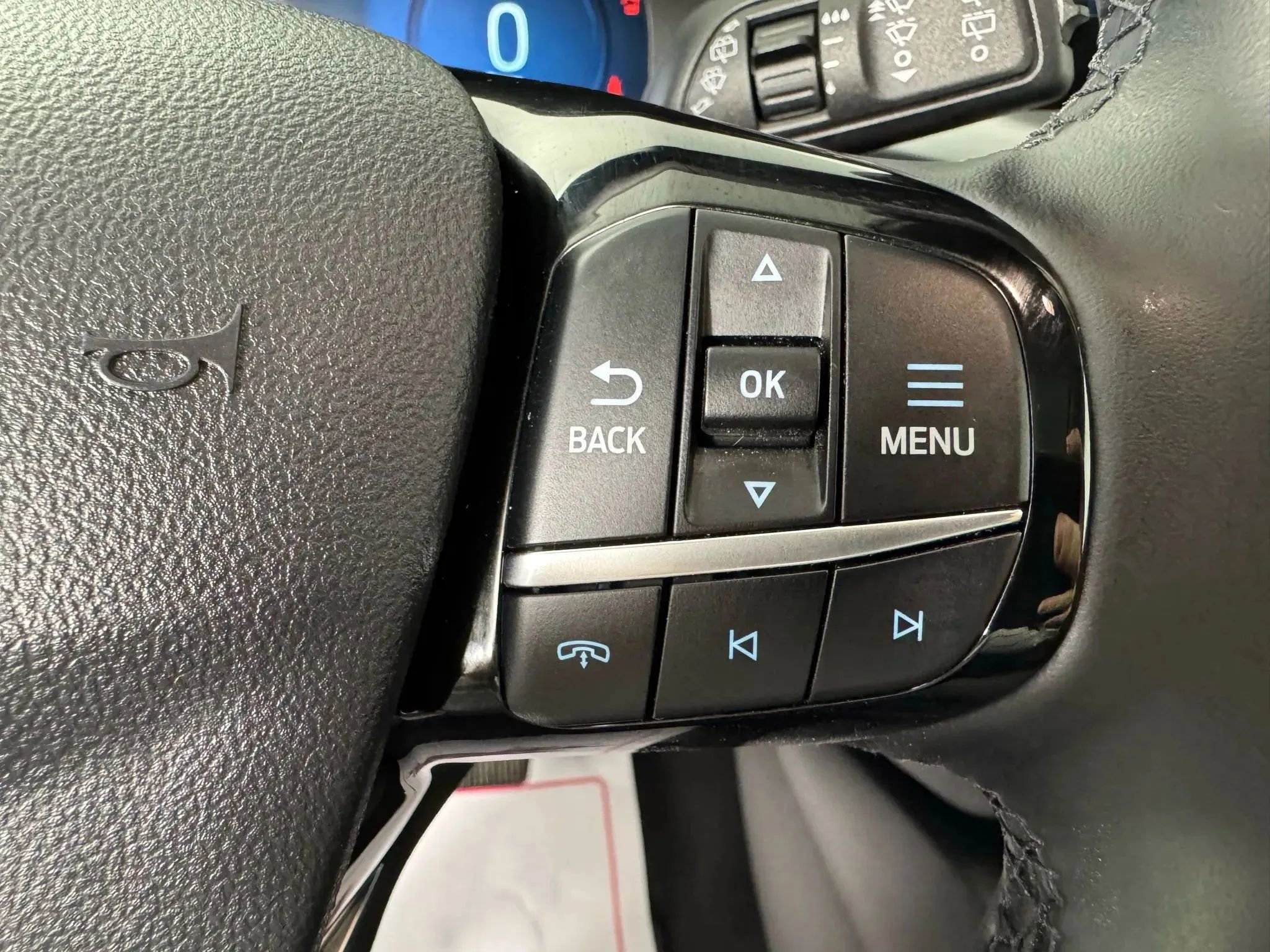 Used 2025 Ford Escape Platinum w/ Premium Technology Package AWD/4WD image 17