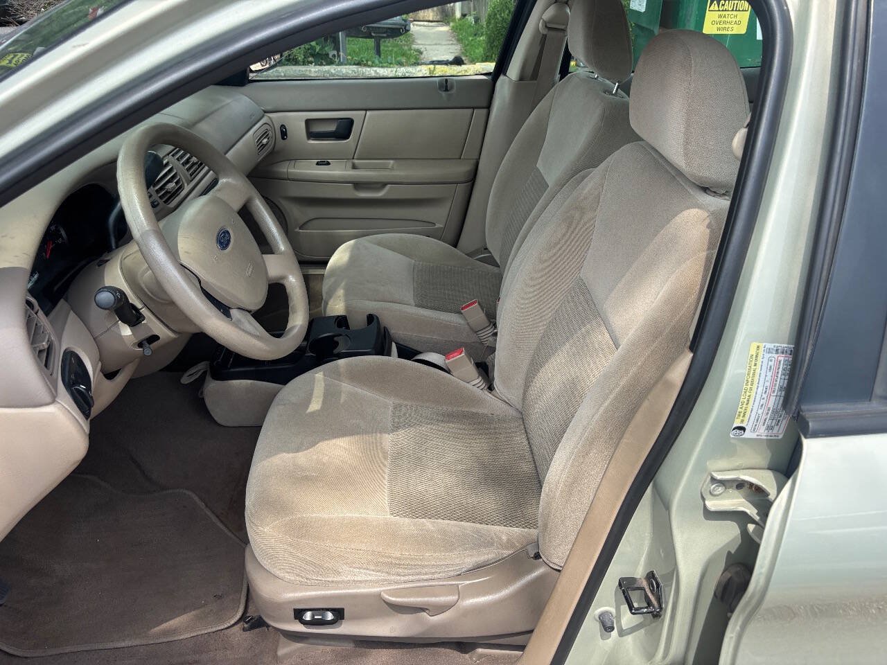 Used 2005 Ford Taurus SE FWD image 15