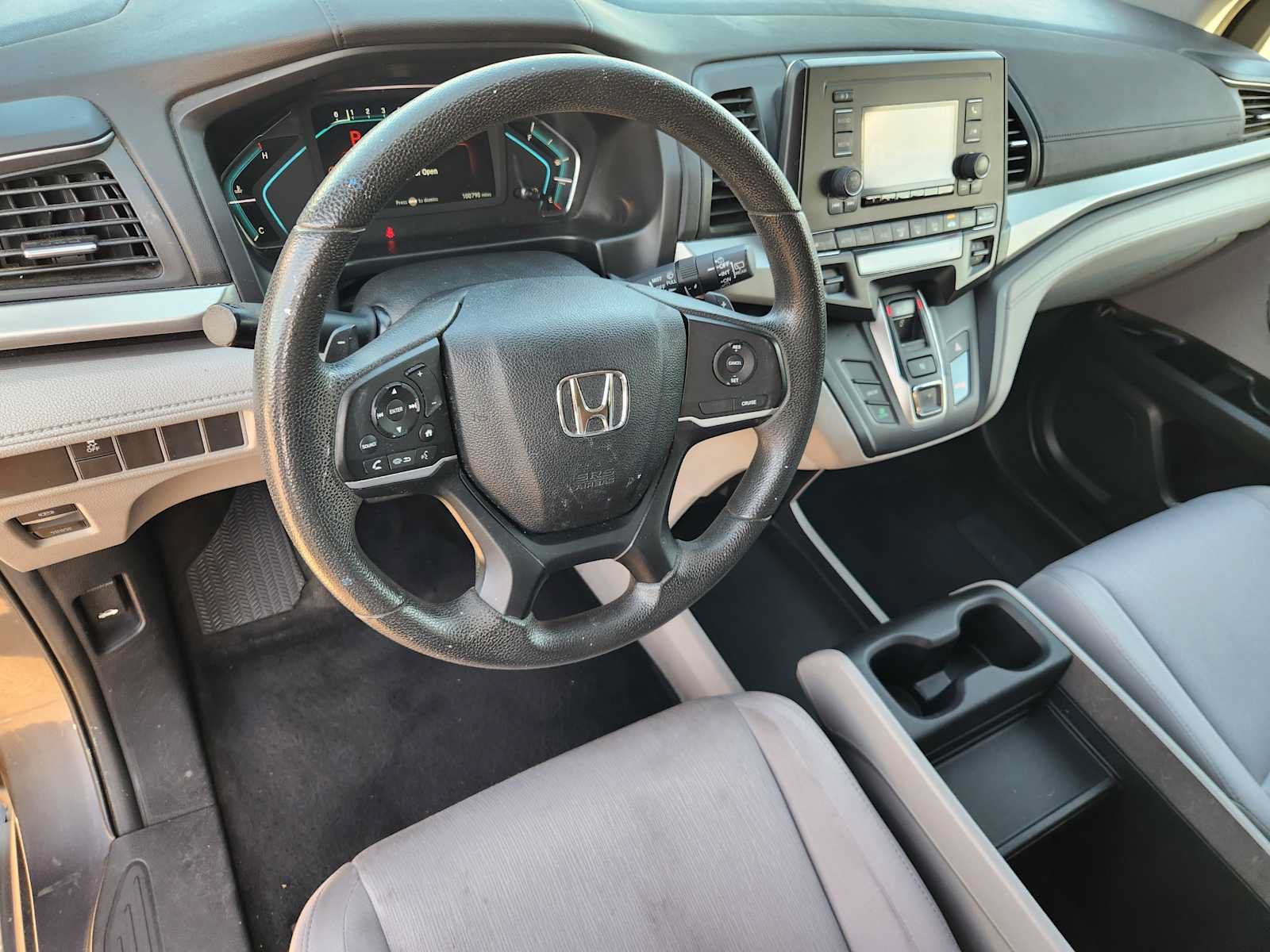 Used 2018 Honda Odyssey LX image 2