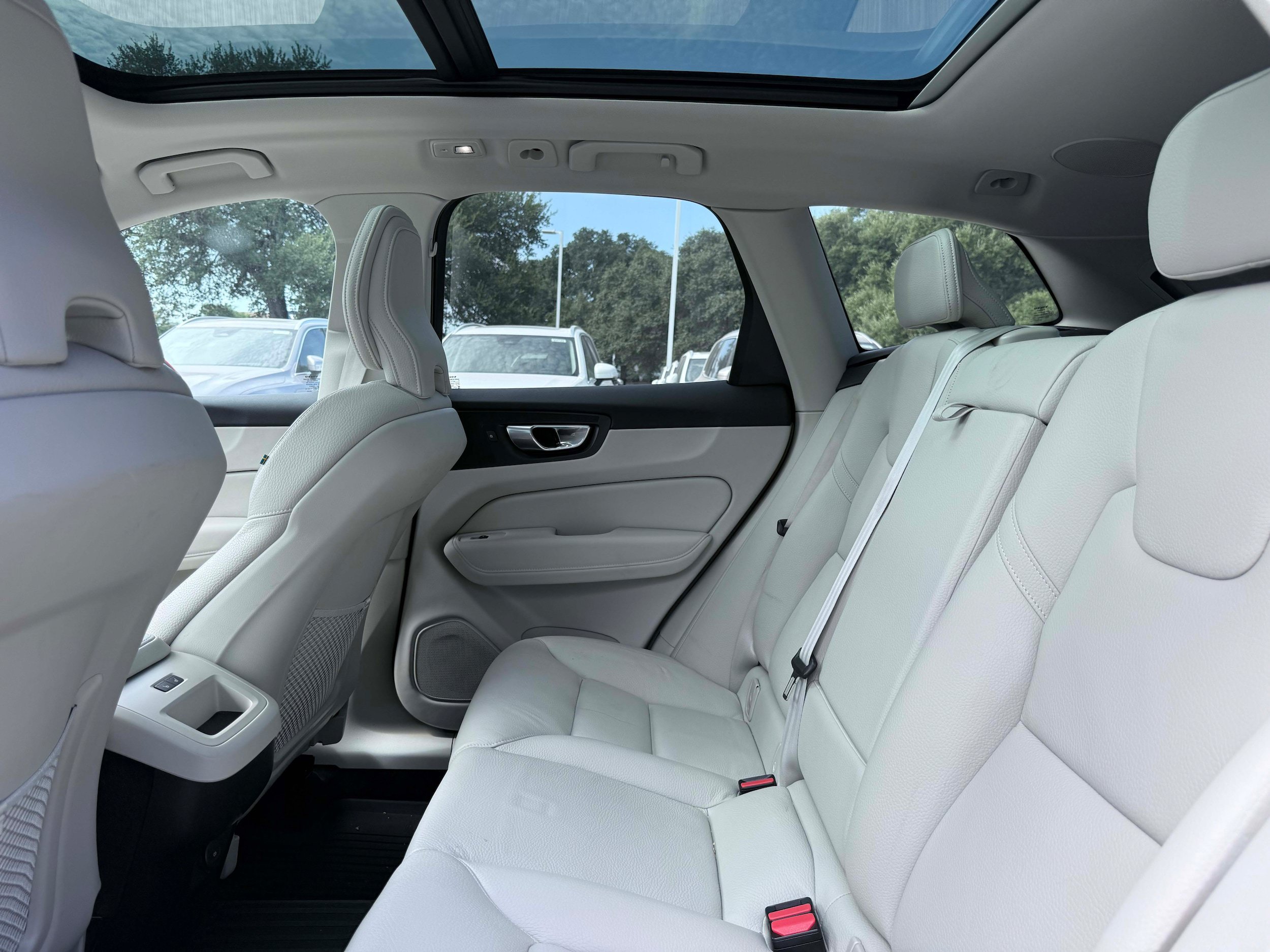 Certified 2023 Volvo XC60 B5 Plus w/ Climate Package AWD/4WD image 10