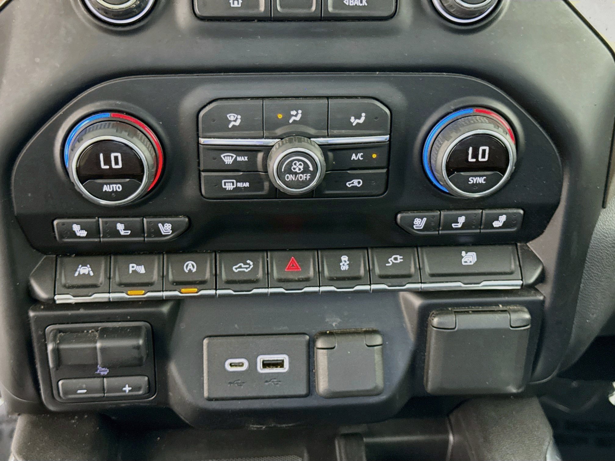 Used 2019 Chevrolet Silverado 1500 High Country w/ Technology Package RWD image 18