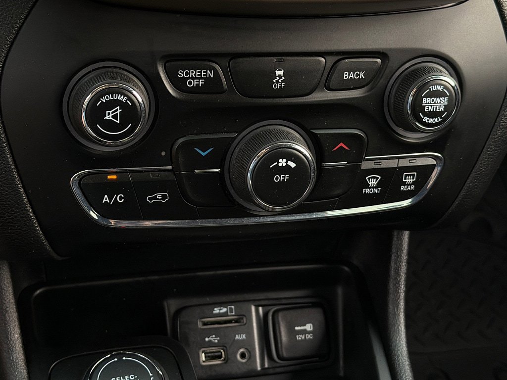 Used 2017 Jeep Cherokee Latitude image 15