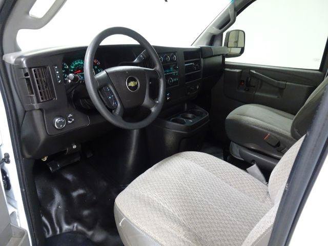 Used 2017 Chevrolet Express 3500 RWD image 16